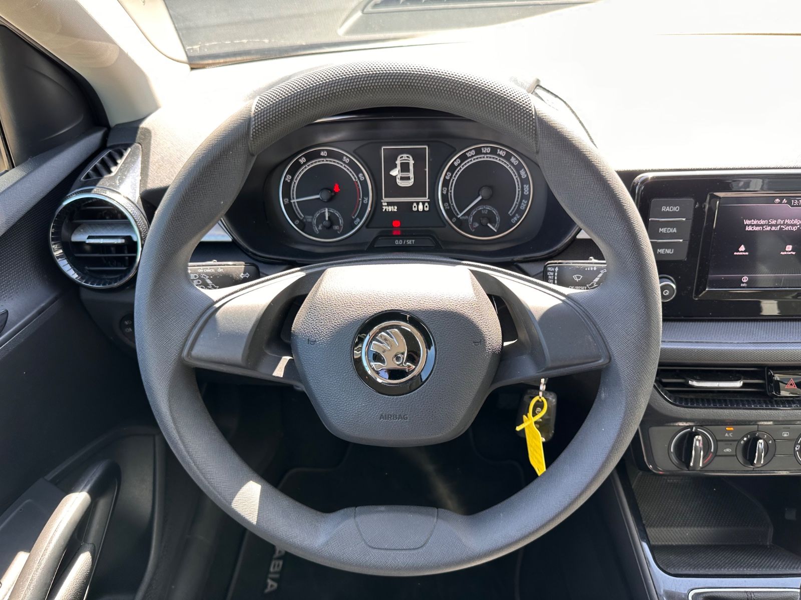 Fahrzeugabbildung SKODA Fabia 1.0 MPI Ambition APP/Klima/GJR
