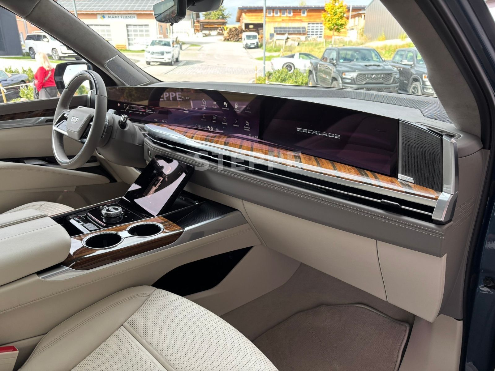 Cadillac Escalade FACELIFT MY26 6.2 V8 Sport Platinum 24"