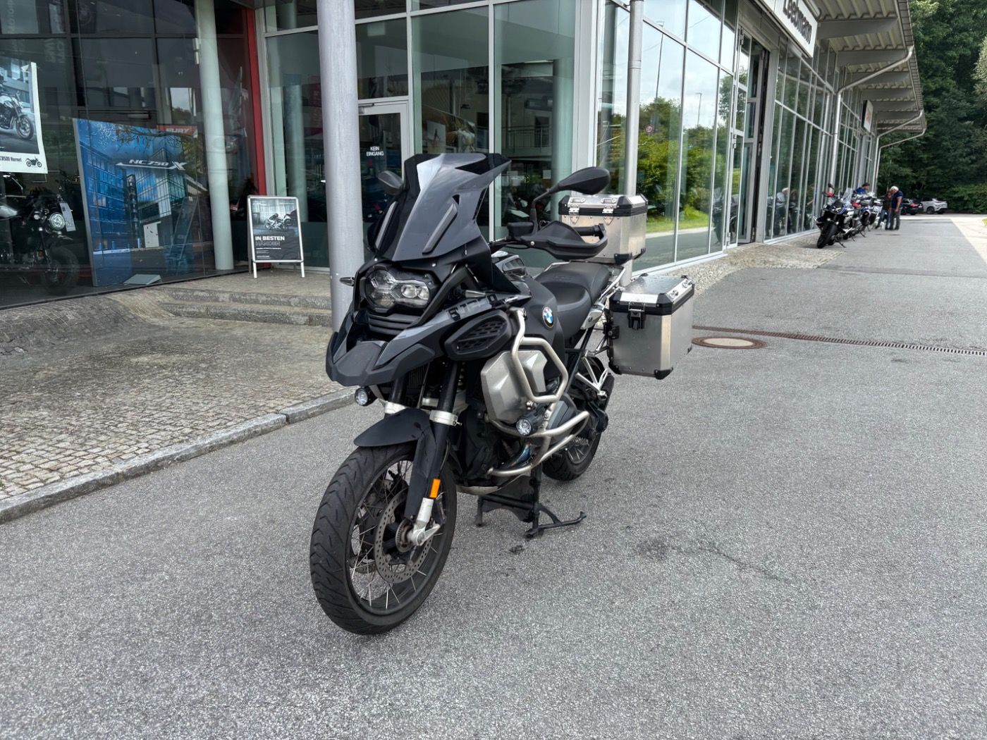 Fahrzeugabbildung BMW R 1250 GS Adventure Triple Black