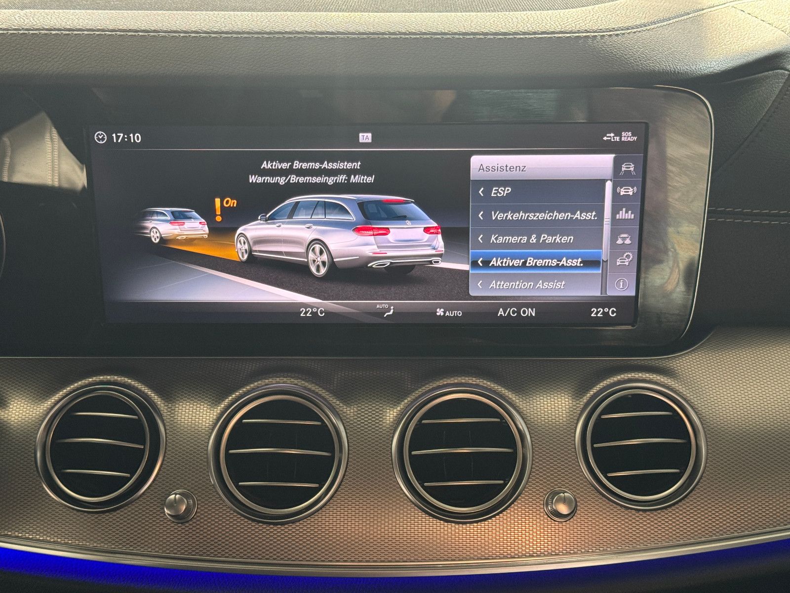 Fahrzeugabbildung Mercedes-Benz E 250 T 9GT 2X AMG LINE DISTRONIC MEMORY 20 ZOLL
