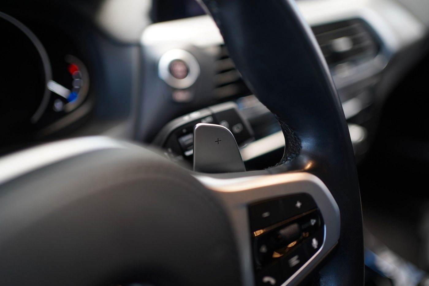 Fahrzeugabbildung BMW X3 20ix M Sport +AHK+ParkingAssis.+Live Cock.Plu