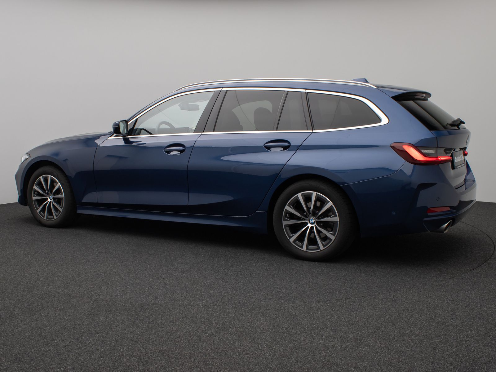 Fahrzeugabbildung BMW 320i Kamera HUD DAB H/K ACC Komfort Alarm Sport