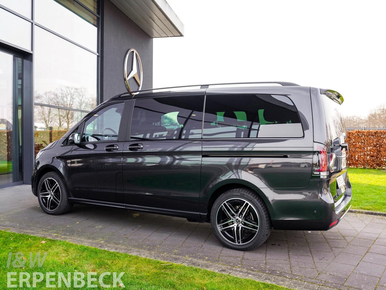 Fahrzeugabbildung Mercedes-Benz V 300 d 4MATIC Style lang AHK AMG Distronic AR