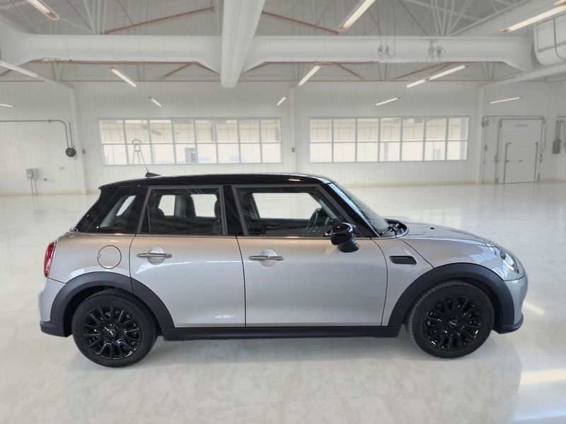 MINI COOPER CLASSIC AUTO 5 PORTE BERLINA imagem 3