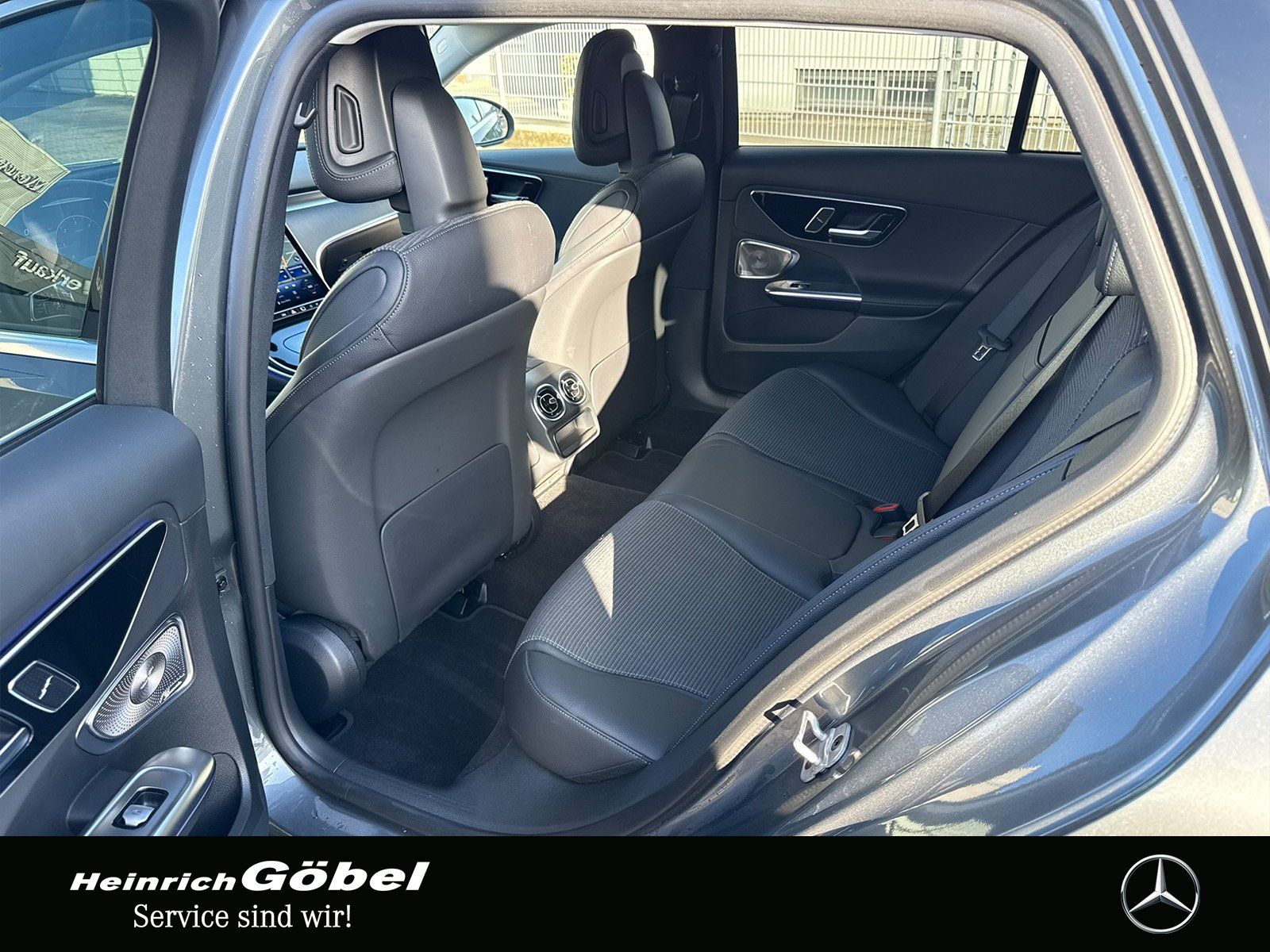 Fahrzeugabbildung Mercedes-Benz C 220 d T 4MATIC*AHK*BURMESTER*DIGITAL LIGHT*