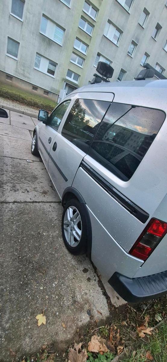 Opel Combo 2010 — rear view