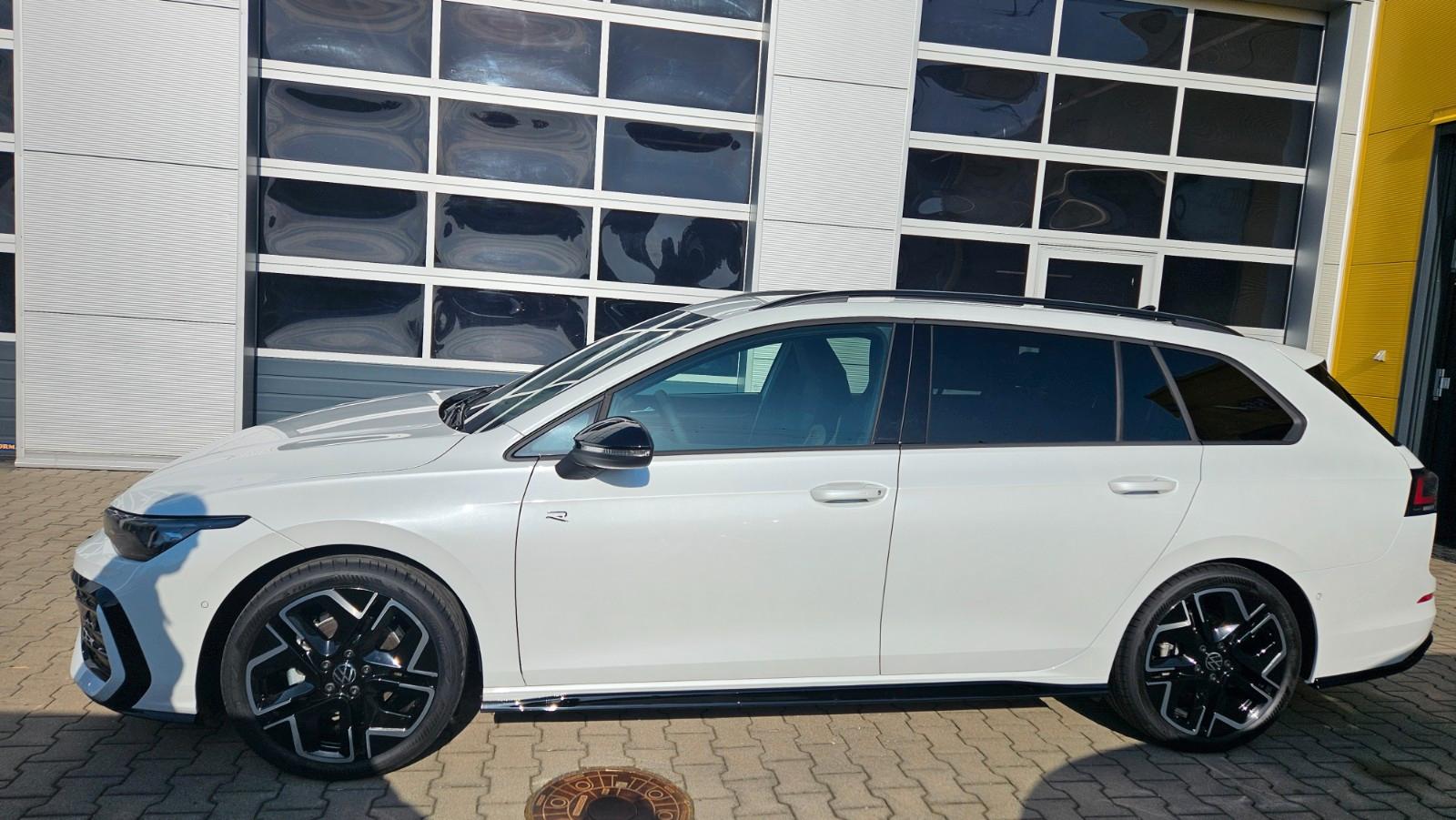 Volkswagen Golf VIII Variant 1.5 eTSI R-Line/Remotepark/Gar