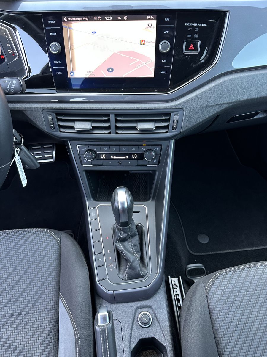 Fahrzeugabbildung Volkswagen Polo 1.0 TSI DSG R-Line NAV+LED+DIGDISPLAY+BEATS