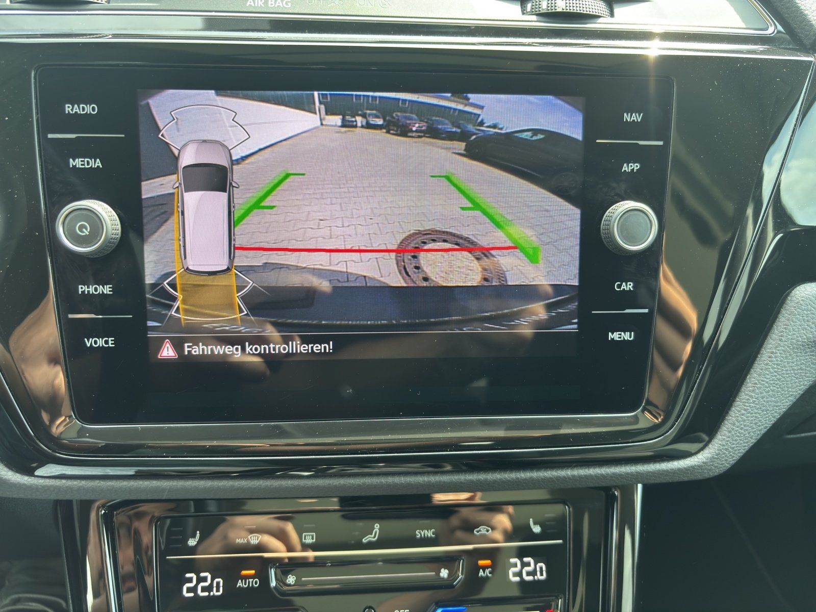 Fahrzeugabbildung Volkswagen Touran 1.5 TSI DSG Highline/PANO-DACH/KAMERA/7Si