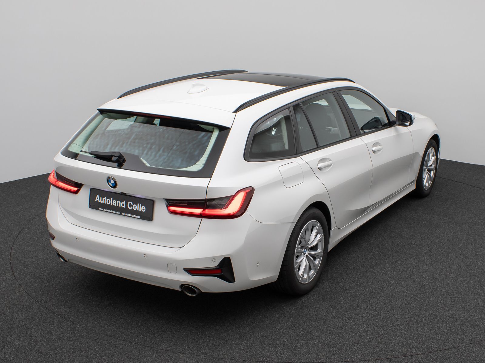 Fahrzeugabbildung BMW 320d  xD Panorama Kamera HUD DAB H/K Lenkradhzg