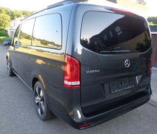 Mercedes V 220 - 12