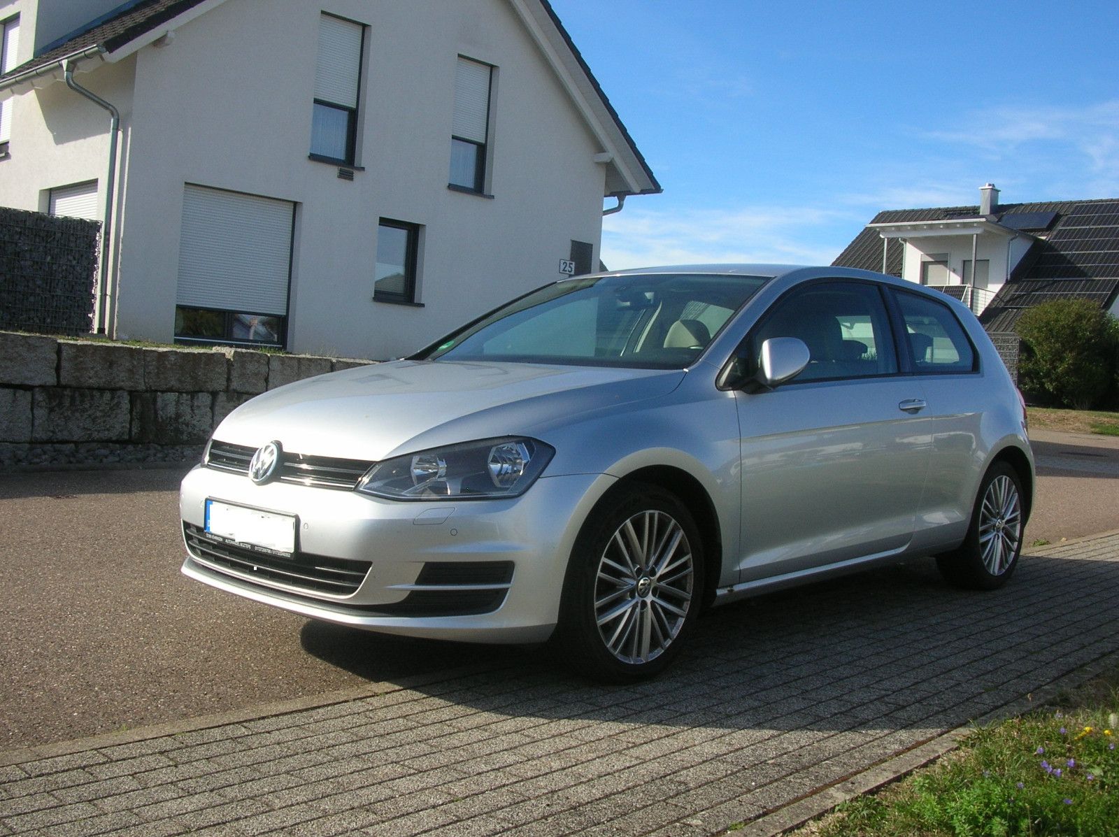 Volkswagen Golf - 1