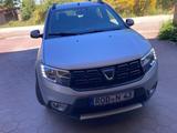 Dacia Logan MCV TCe 90 S/S Stepway  - silberne Dacia Logan