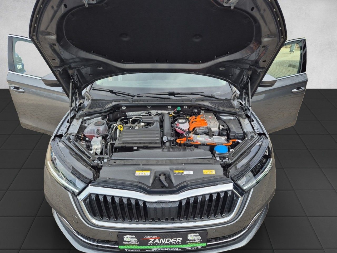 Fahrzeugabbildung SKODA Octavia Lim. Style iV PHEV Plug-In-Hybrid ACC
