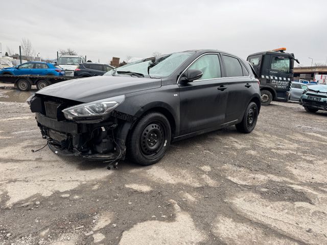 Hyundai i30 1.5i turbo hybrid 117kw M6