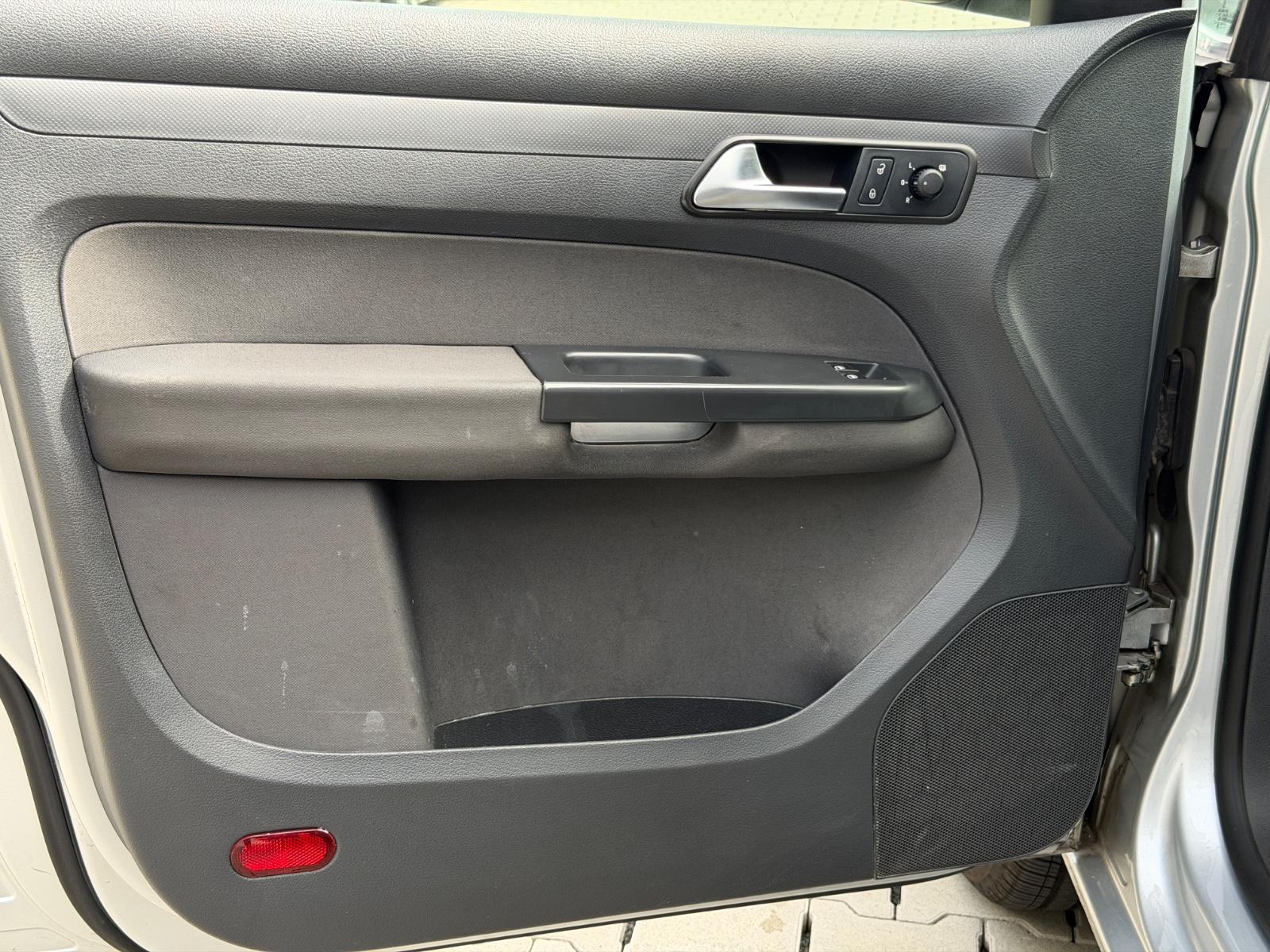 Volkswagen Caddy Kombi Trendline 7Sitze/Klima/Tempo/TÜVNeu