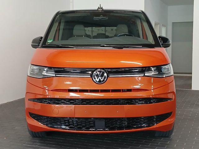 Volkswagen T7 Multivan Edition lang Pano ACC vis-a-vis AHK