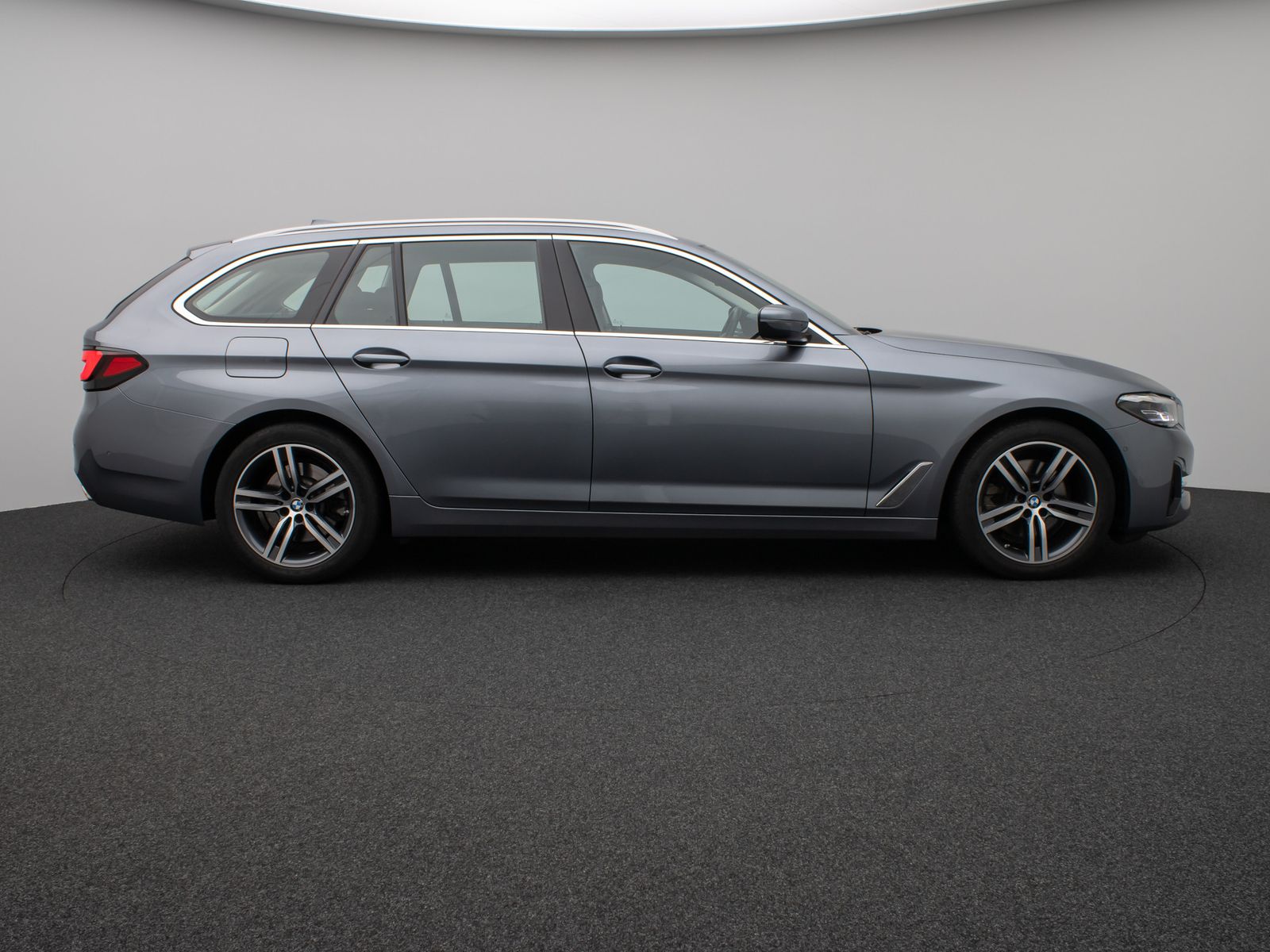 Fahrzeugabbildung BMW 520d Kamera HiFi HUD DAB WLAN Komfort Alarm AHK