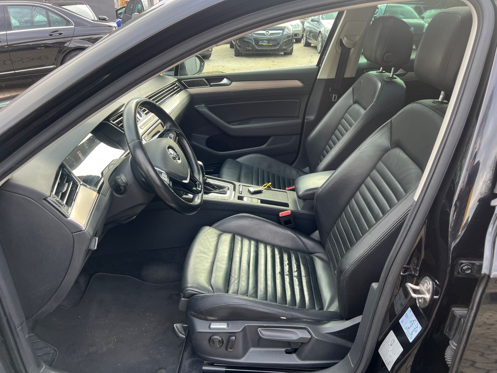 Fahrzeugabbildung Volkswagen Passat Variant Highline *DIGITALTACHO*CARPPLAY*