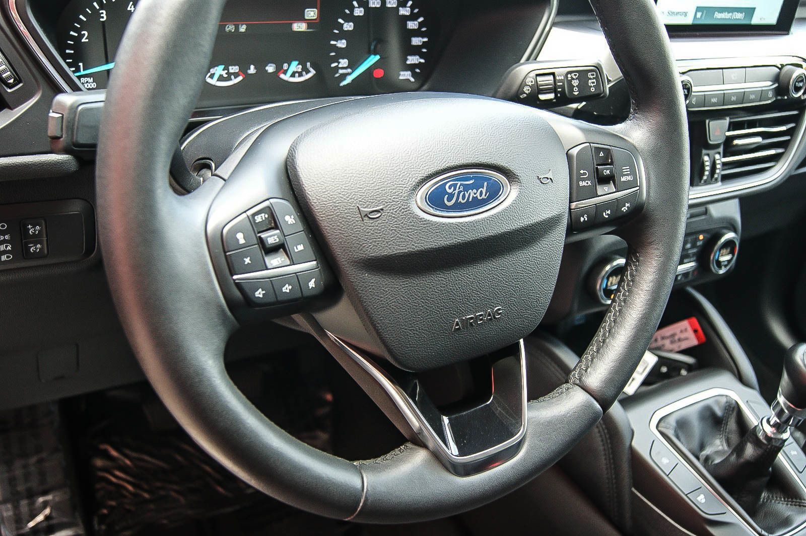 Fahrzeugabbildung Ford Kuga 1.5i Titanium X PARKASSYST KAMERA ACC LED