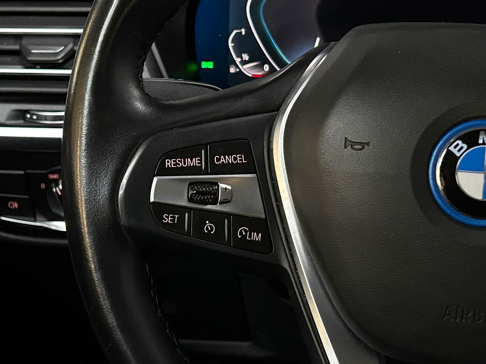 Fahrzeugabbildung BMW X3 30e xDr LED+NAVI+SHZ+KAMERA+HIFI+TEMP+AHK+MF+