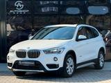 BMW X1 xDrive 20 i xLine PANO/LEDER/AUTOMATIK/PDC - BMW X1 mit Benzin-Antrieb: Weiß, Vollleder