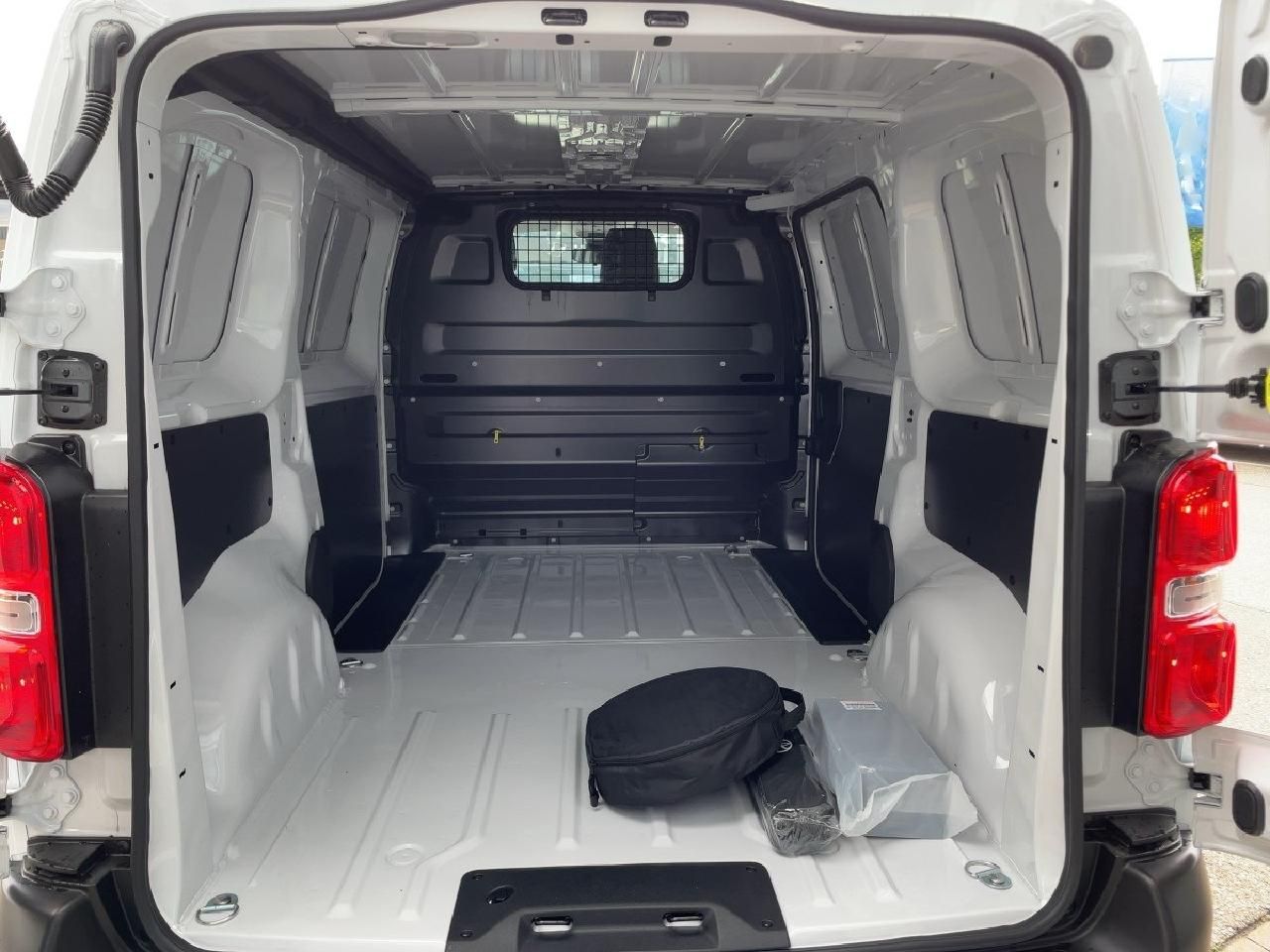 Fahrzeugabbildung Toyota Proace Kasten EV 75kWh L1Comfort + Navi