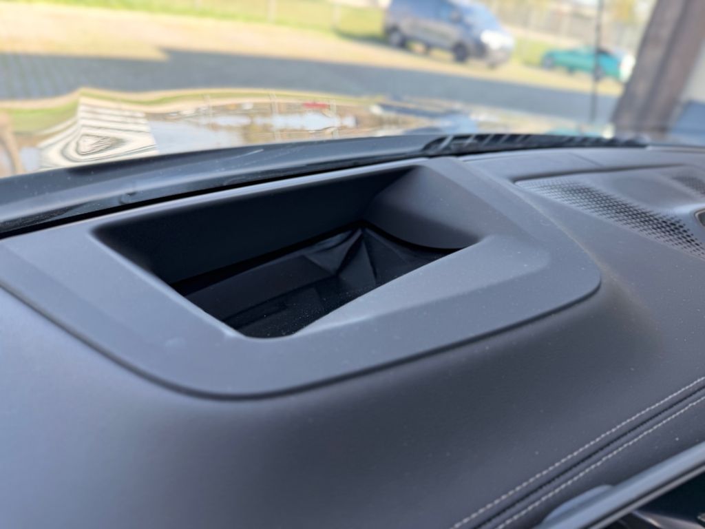 BMW X6 M60i/B&W/M-Paket Pro/Sky-Lounge/S-Belüftung BMW X6 M60i/B&W/M-Paket Pro/Sky-Lounge/S-Belüftung