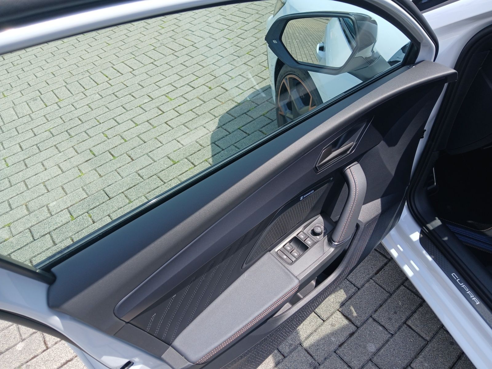 Fahrzeugabbildung CUPRA Leon Sportstourer VZ 2.0 TSI 4Drive AHK Matrix S