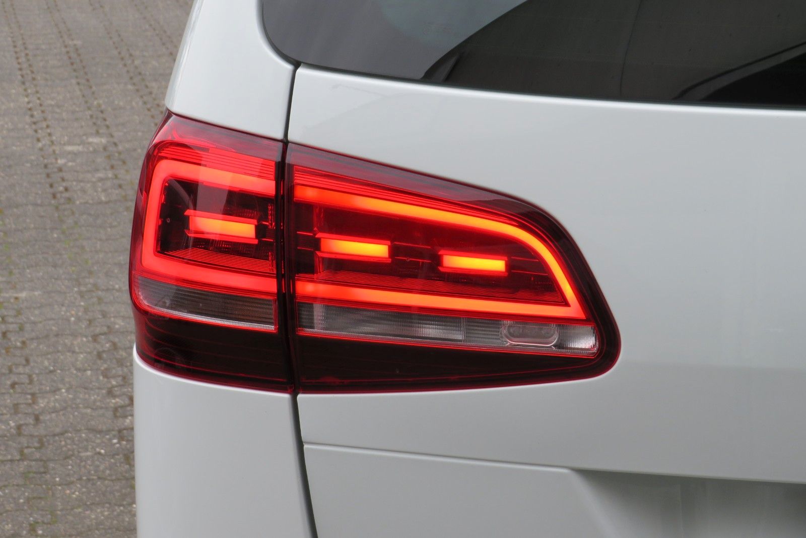 Fahrzeugabbildung Volkswagen Sharan Highline 7-SITZE AHK NAVI ACC 1.HAND