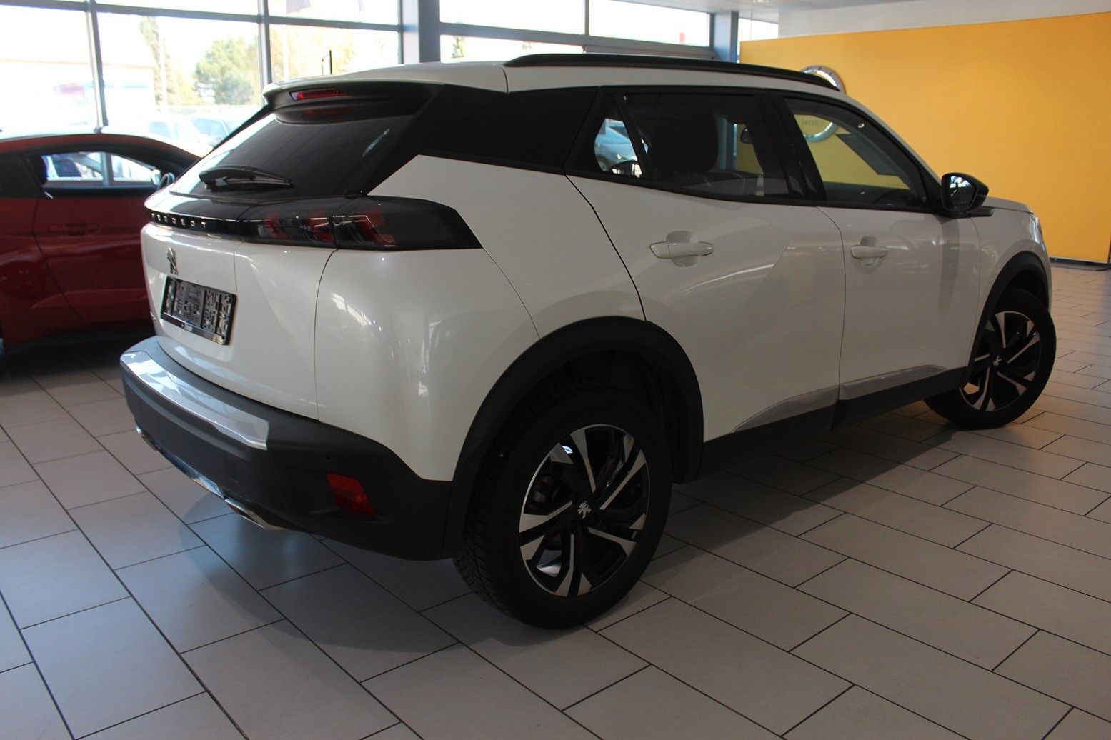 Fahrzeugabbildung Peugeot 2008 Allure Pack 1.2T NAVI/LED/PDC/180°CAM/DAB+