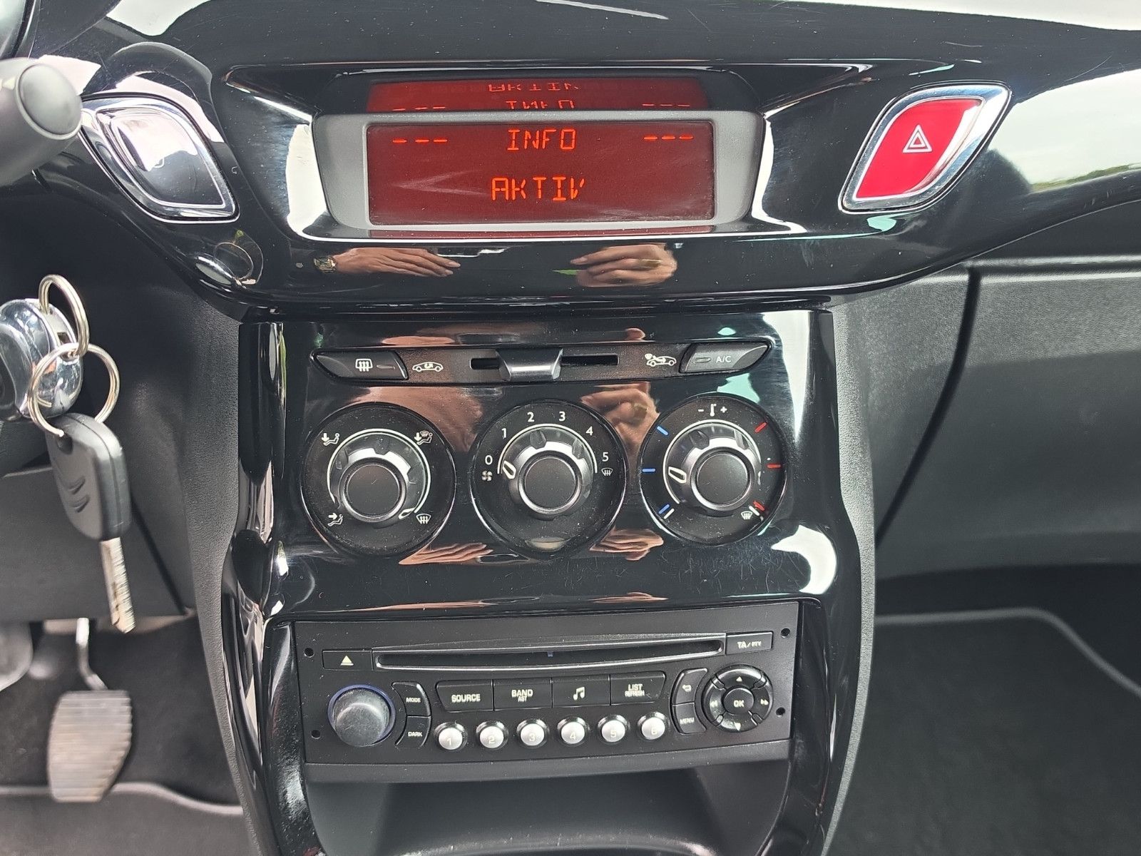 Fahrzeugabbildung Citroën DS3 SoChic SPORTPAKET KLIMA PDC TEMPOMAT