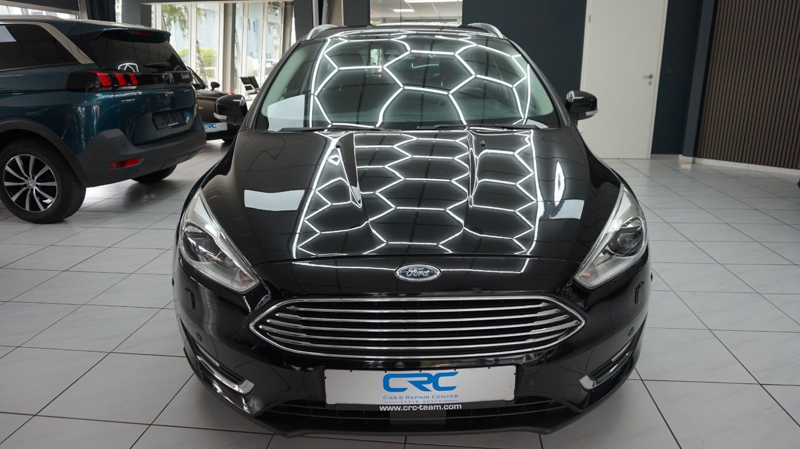 Fahrzeugabbildung Ford Focus Turnier Titanium  4,4L / 100 Verbrauch