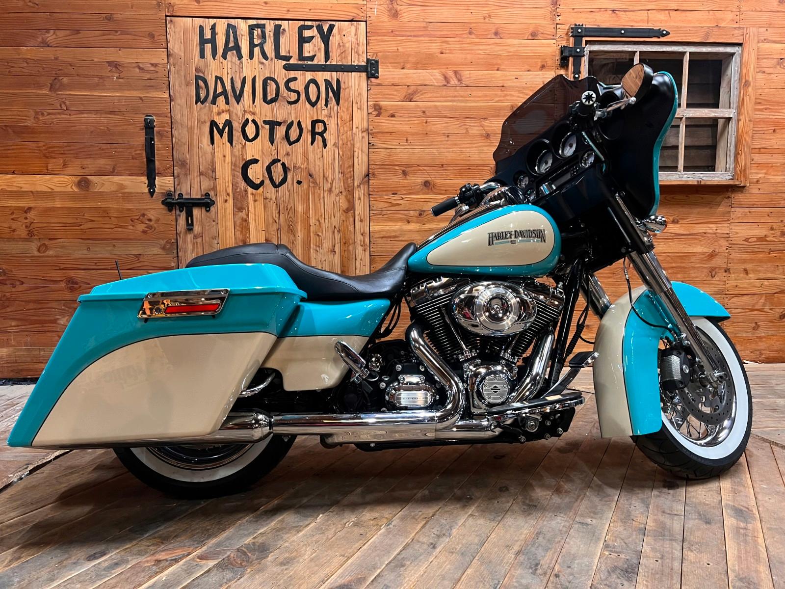 Harley-Davidson Street Glide Custom 2-Tone Aqua/Türkis