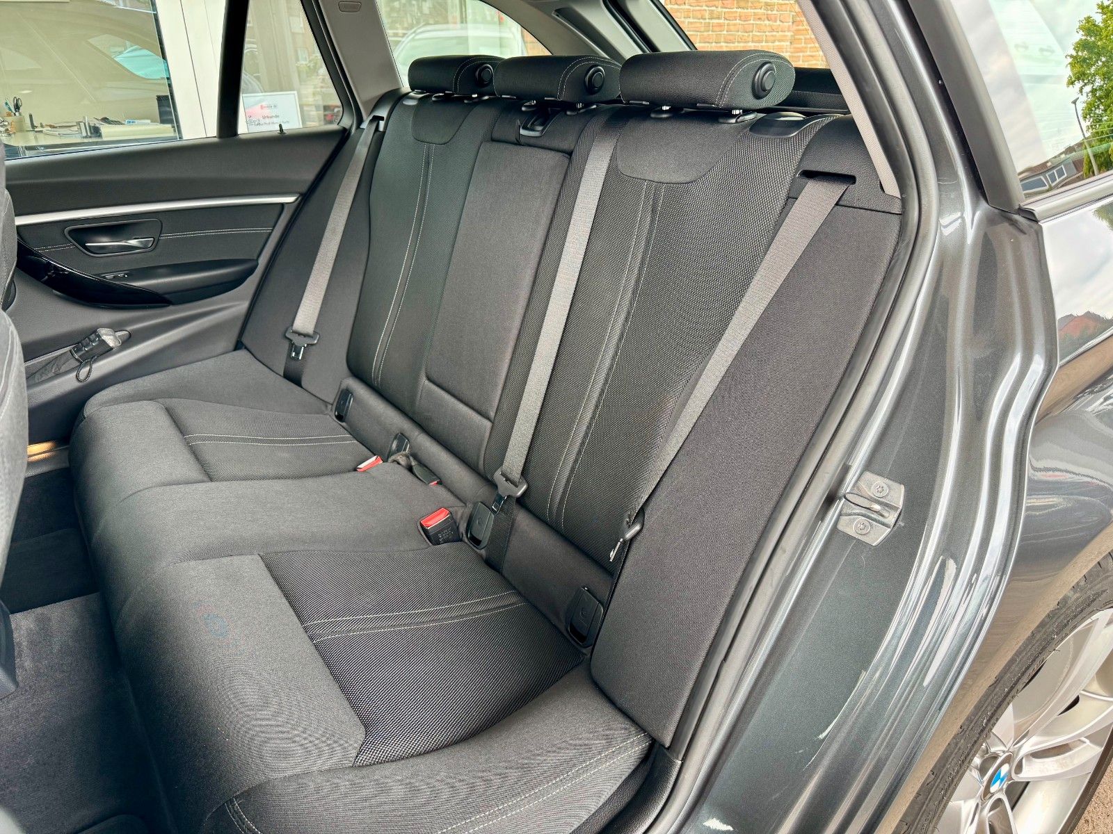 Fahrzeugabbildung BMW 320 i Touring Sport Line Autom. Navi/LED/53 Tkm