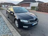 Skoda Octavia 1.6 TDI DSG Combi AHK Klima STANDHEIZUNG