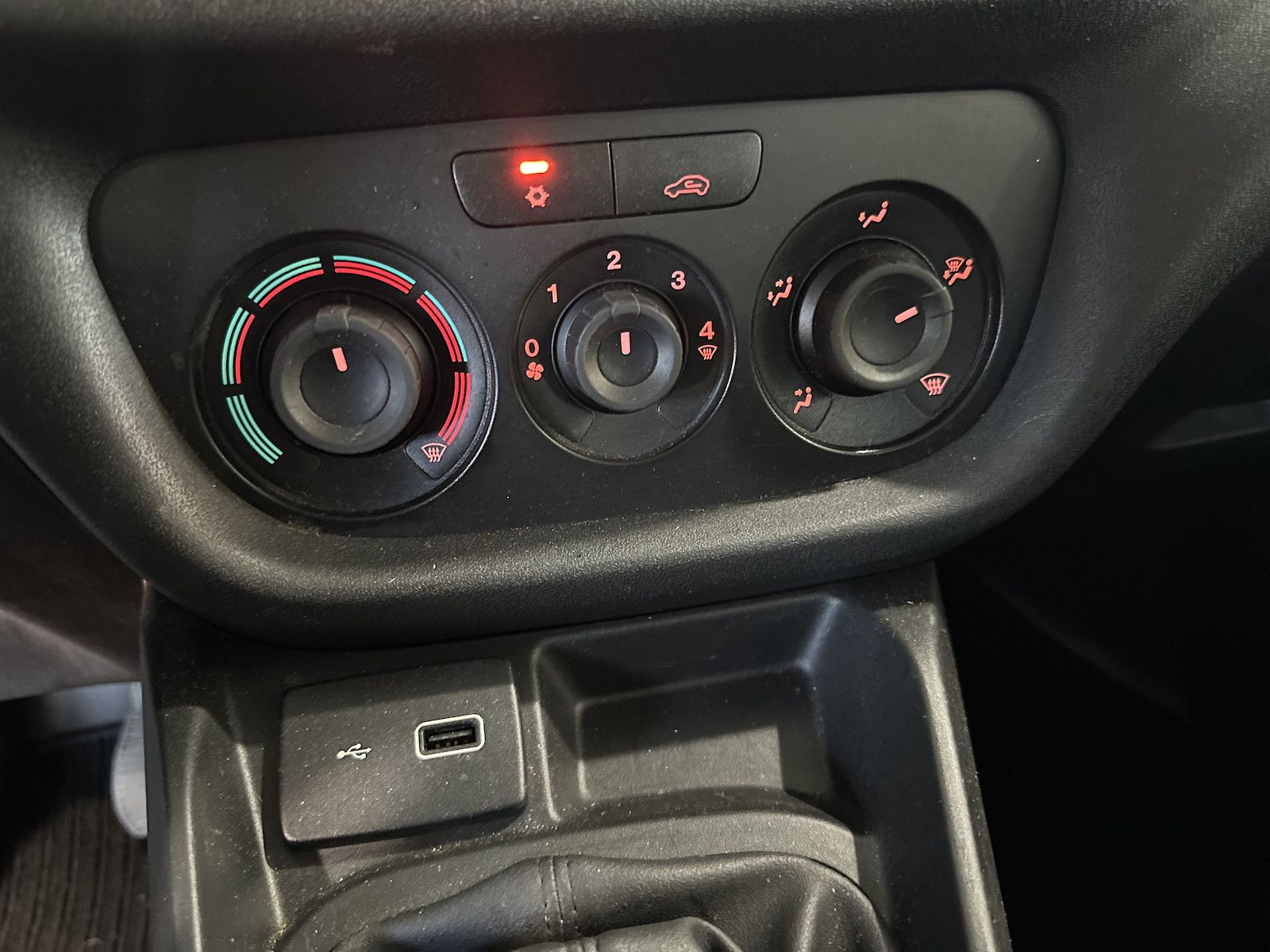 Fahrzeugabbildung Fiat Doblo Cargo 1.6 Multijet SX/Klima/PDC/Nav/Shz/BT