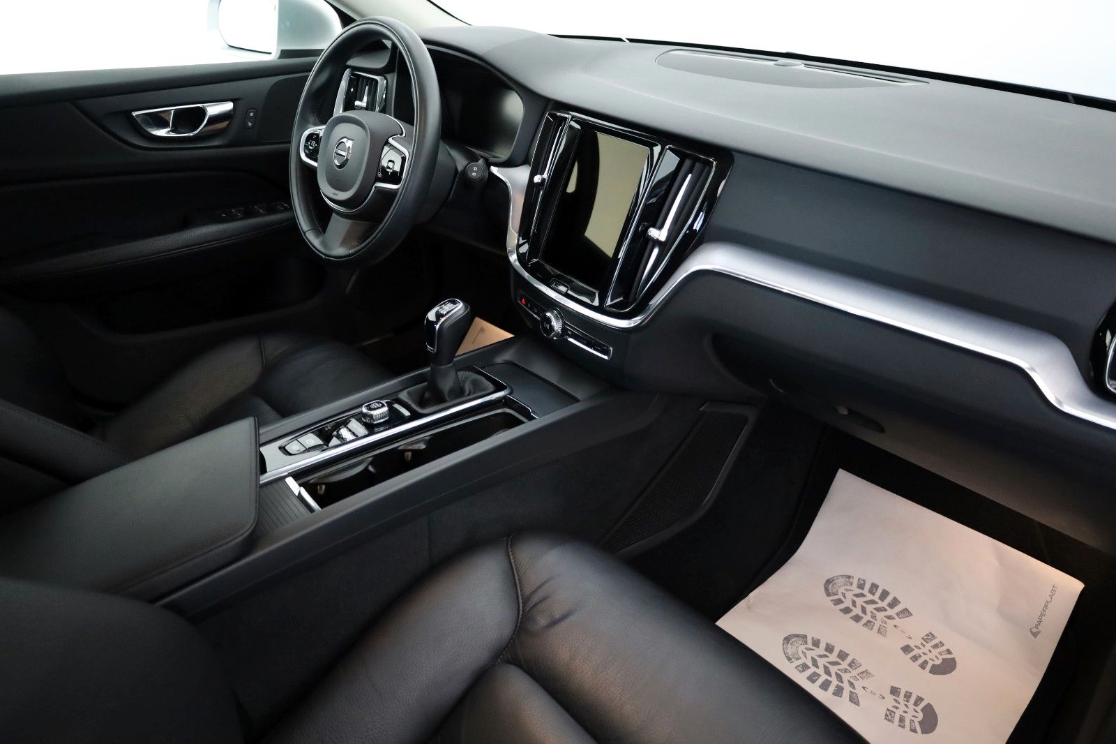 Fahrzeugabbildung Volvo V60 Kombi Momentum Pro Leder,Navi,LED,Kamera,App
