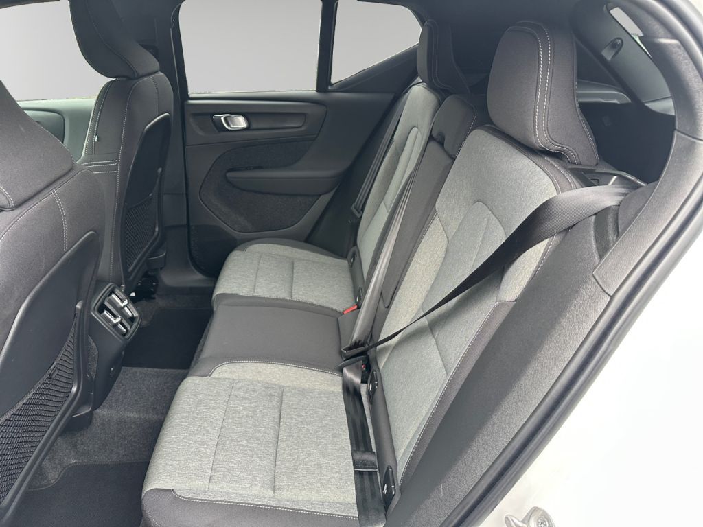 VOLVO XC40 B3 B DKG Plus Dark 360° Business-Paket Fron VOLVO XC40 B3 B DKG Plus Dark 360° Business-Paket Fron