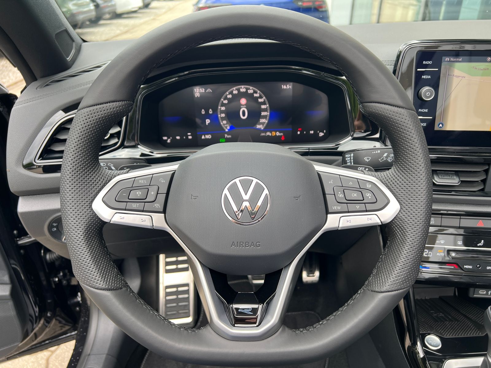 Fahrzeugabbildung Volkswagen T-Roc R-Line 1.5 TSI DSG *AHK; BlackStyle, IQ.Dr