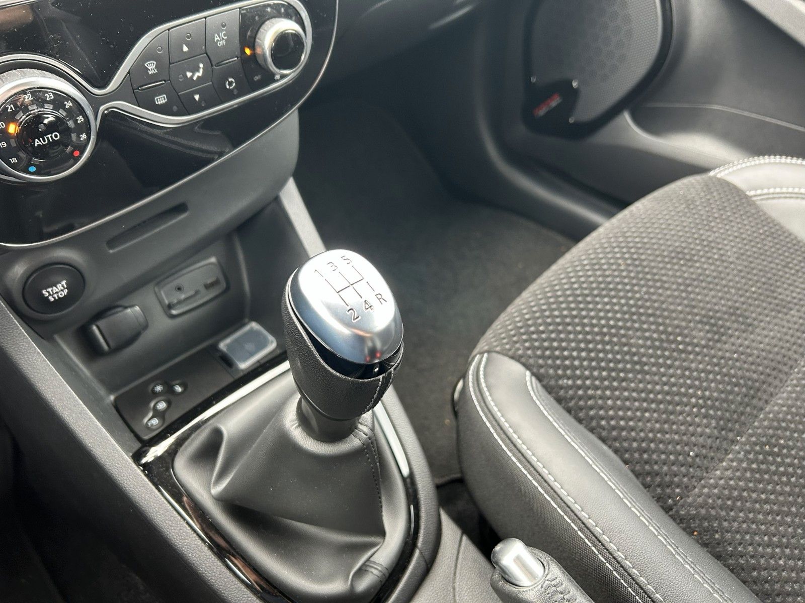 Fahrzeugabbildung Renault Clio IV Collection