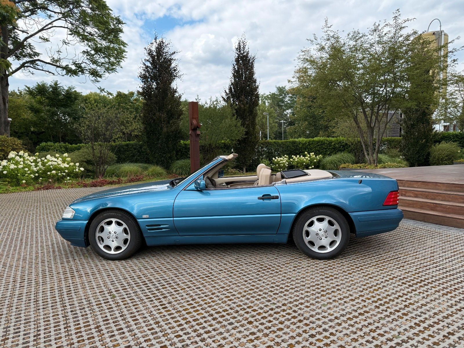 Fahrzeugabbildung Mercedes-Benz SL 280