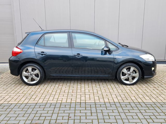 Toyota Auris Hybrid Travel