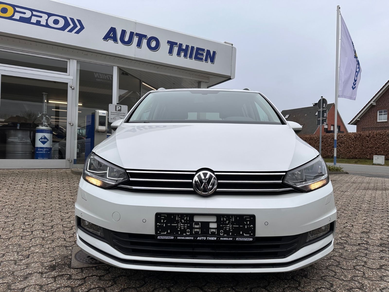 Fahrzeugabbildung Volkswagen Touran Comfortline 1.4 TSI 7-Sitze/ACC/SHZG/Navi