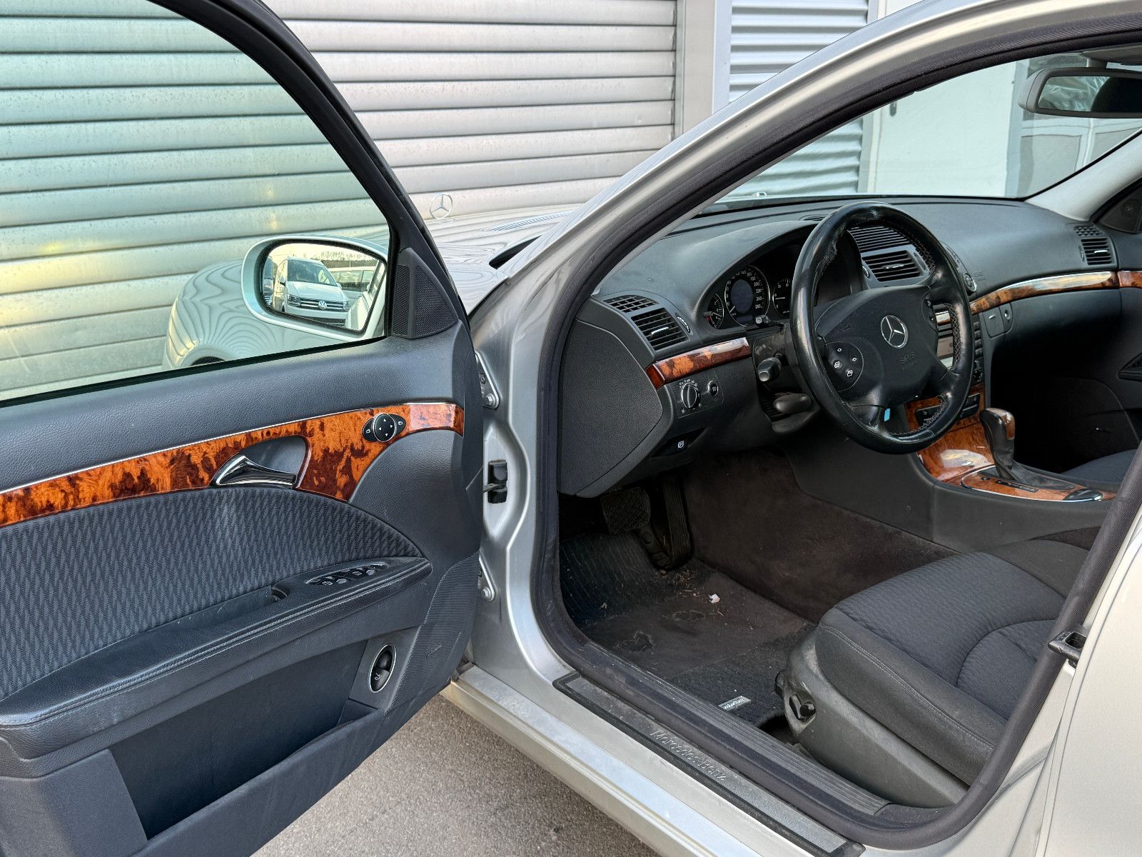 Fahrzeugabbildung Mercedes-Benz E 320 CDI Elegance Aut AHK GRA Xenon Navi H/K