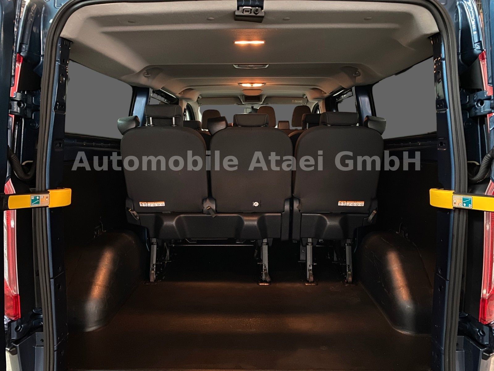 Fahrzeugabbildung Ford Transit Custom 340 L2H1 *9-Sitzer* NAVI (2809)