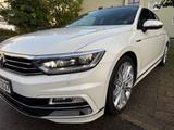 Volkswagen Passat 2.0 TDI SCR DSG R-LINE 4MOTION - Volkswagen Passat: R Line