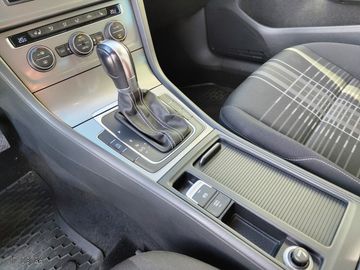 Volkswagen Golf VII 2.0 TDI Lounge DSG-ACC-SHZG-LHZG-PDC-