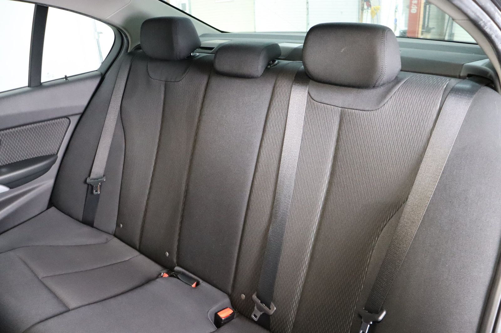 Fahrzeugabbildung BMW 320 i * AHK * Navi * SD