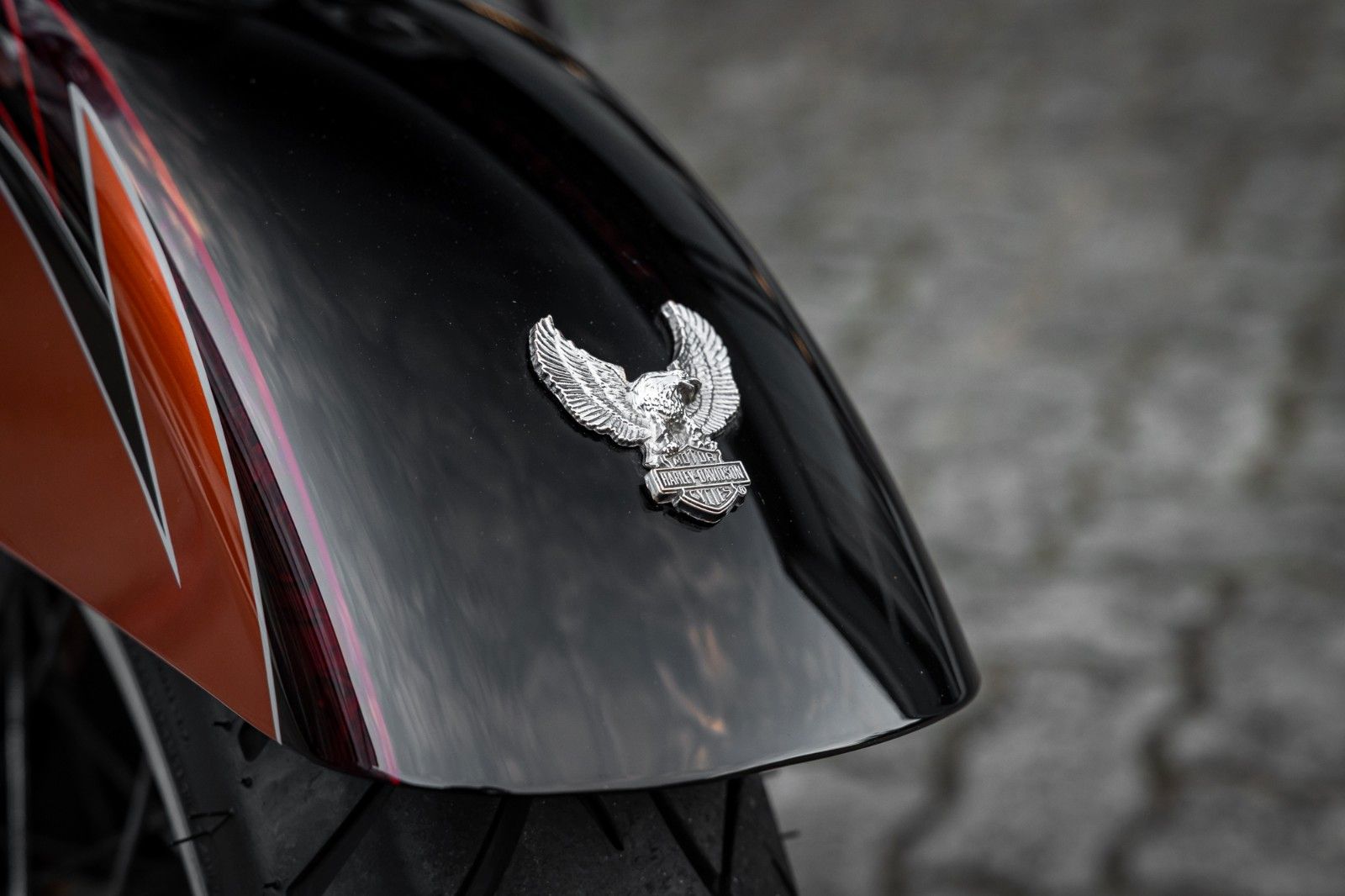 Fahrzeugabbildung Harley-Davidson FLHRC Road King Classic - BLACK BEAR - SELTEN